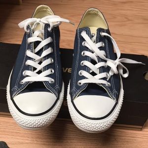 Size 9 Navy blue converse